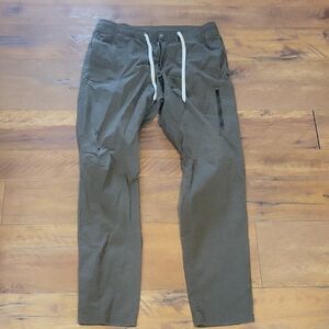 Men's sz medum Vuori Ripstop Climber pants green